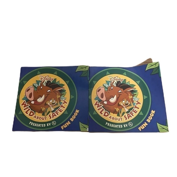 Disney World All About Safety Book Bundle Lion King Pumba Timone NEW - Picture 1 of 3